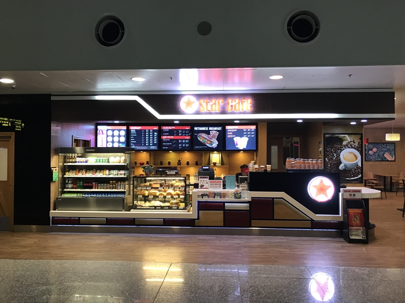 深夜のハノイノイバイ国際空港 3F出発ロビー STAR CAFE