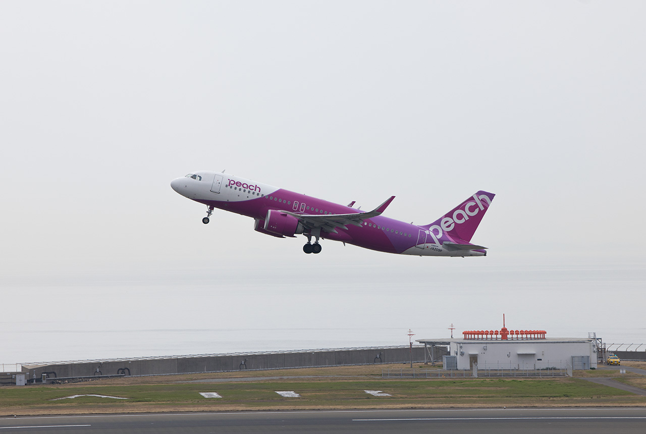 中部から金浦へ向かうMM747就航初便