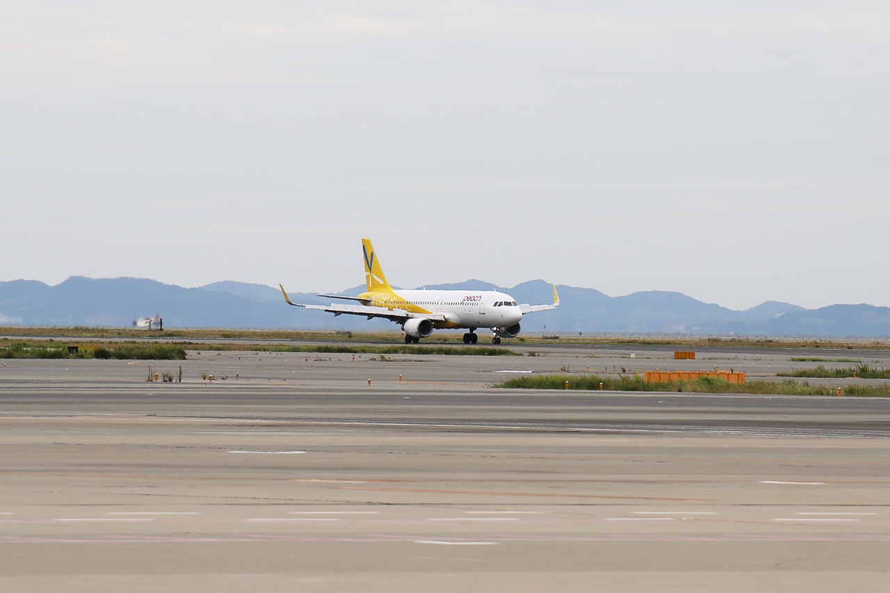 JA08VA MM232 石垣→関西 到着便：関西空港に到着